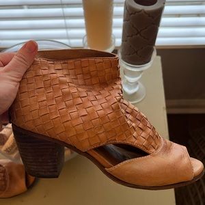 Leather peep toe shoes